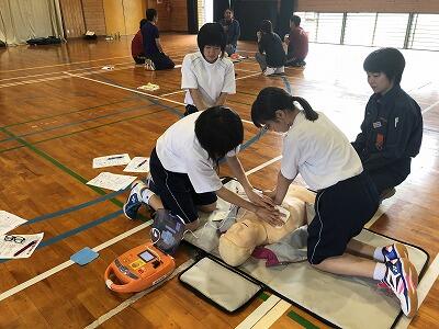 真剣に取り組む生徒