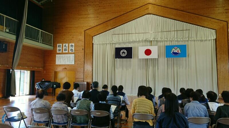 地域の方と歌おう☺