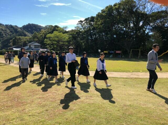 急いで屋上へ。