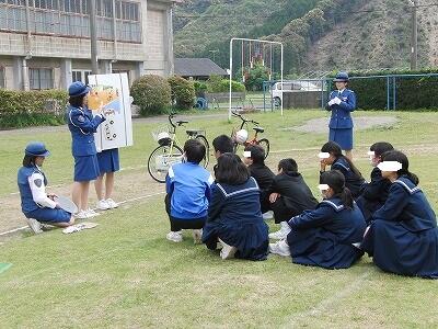 自転車は左側を通ります。
