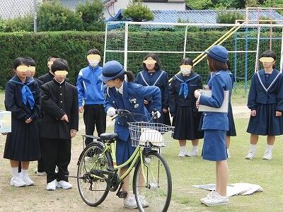 後ろから車は来ていませんか？
