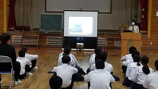 講師の堀田江理先生