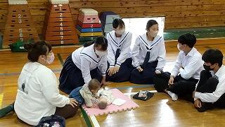 赤ちゃんとの触れ合い１