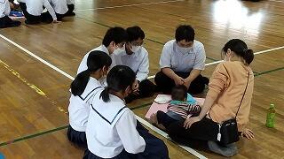 赤ちゃんとの触れ合い２