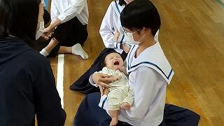 赤ちゃんとの触れ合い３