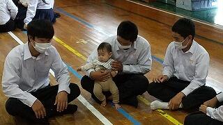 赤ちゃんとの触れ合い４