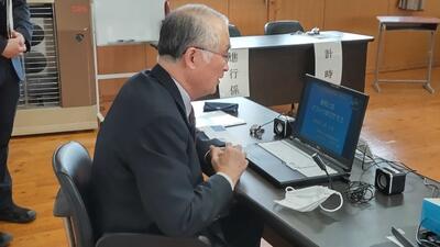 コロナ感染防止のため生徒たちは教室で、私は別室からオンラインでの講話になりました