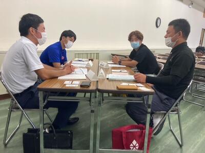 グループ学習に臨む若手社員のみなさんたち