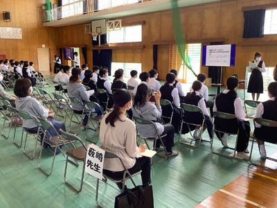 　４つのブースに分かれて発表　