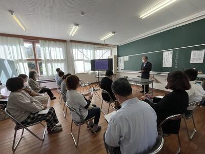 保護者の方々にお話ししました