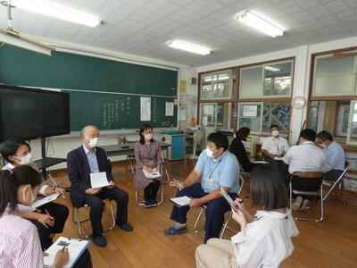 　先生方との自由な意見交換の様子