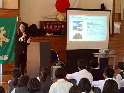 ご自身の体験を率直に語られる土居さん