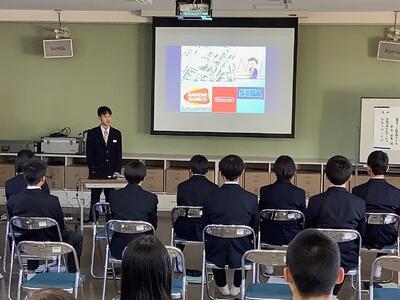 立志の言葉を述べる生徒たち