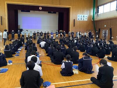 講師の方々と生徒たちとの対面