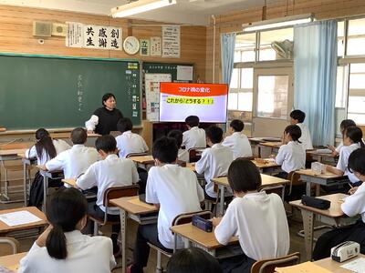 柔道に打ち込んだ中学時代を語る吉弘さん