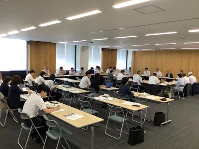 産業界、教育、行政の多くの方々に参加いただきました